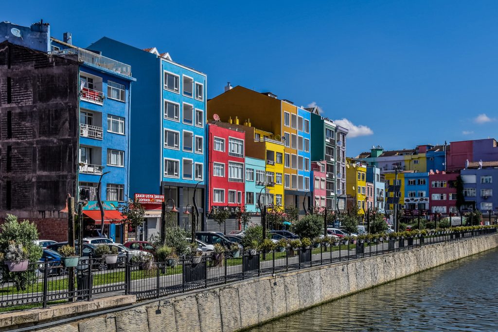 Clădiri colorate în Silivri, Turcia