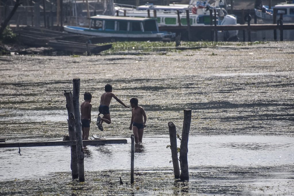 Copiii în Atitlan