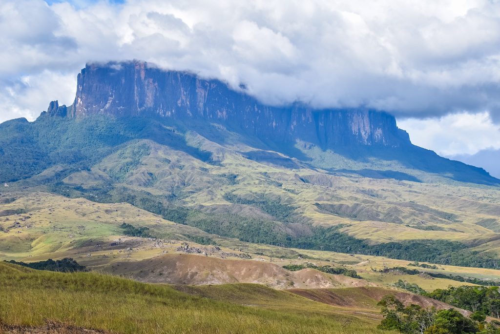 Un tepui cu capul în nori