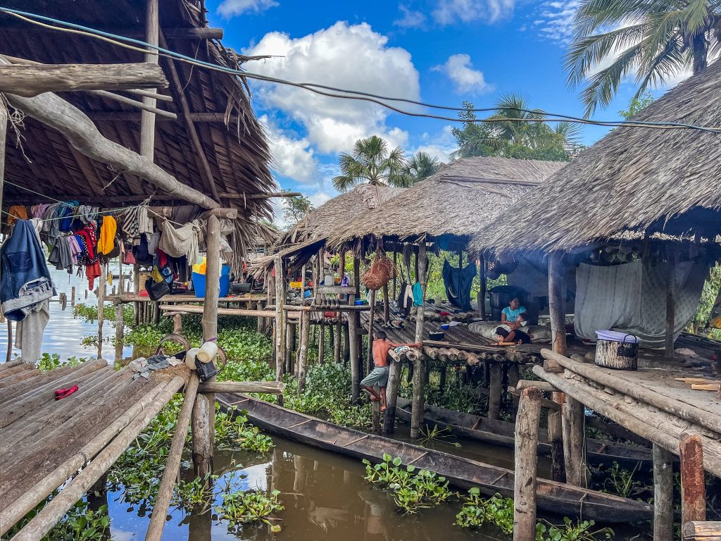 Locuință Warao - populația indigenă din Delta Orinoco, Venezuela