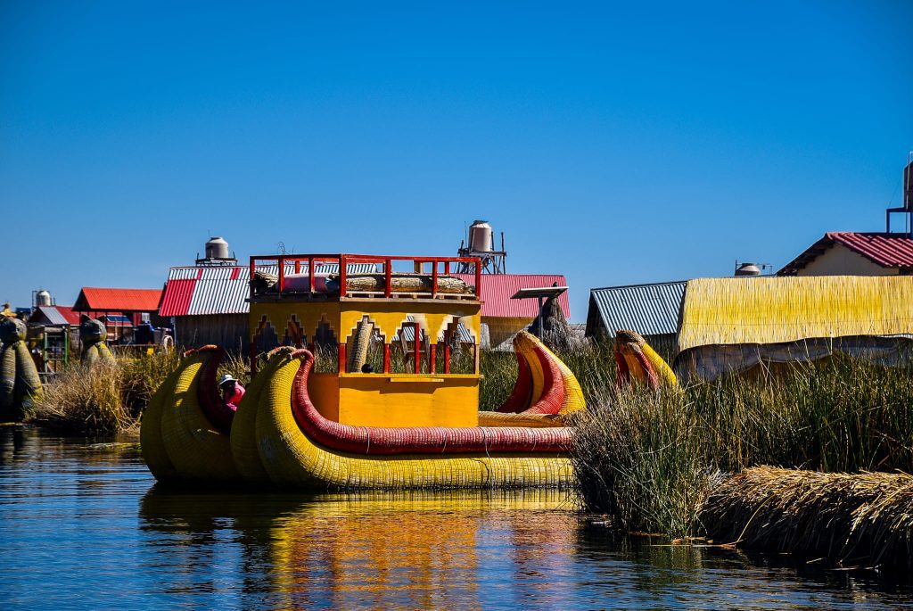 Bărcile specifice lacului Titicaca