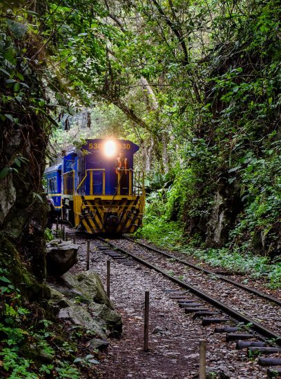 Trenul de ce merge spre Aguas Calientes