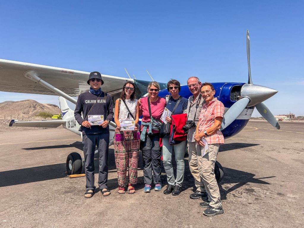 Câți oameni încap într-un avion mic?