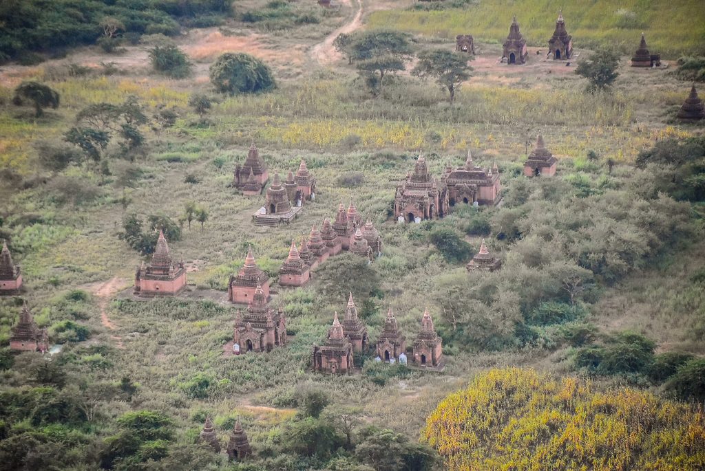 Multe pagode în Bagan