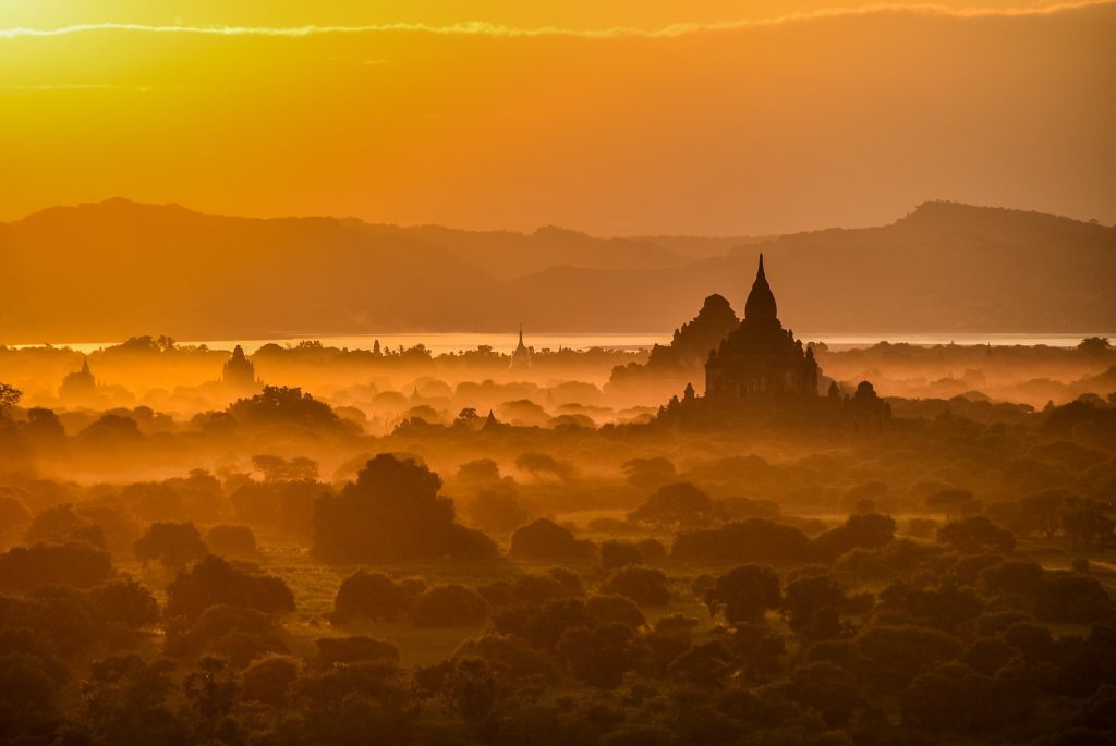 Răsărit în Bagan