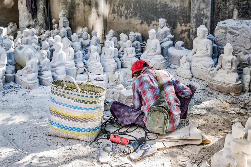 Strada sculpturilor în marmură, Mandalay